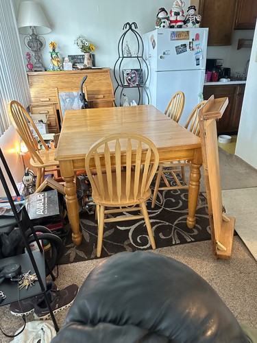 Kitchen table abd chairs and - 4,